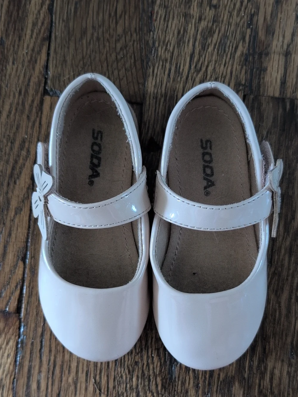 Girls' White Patent Velcro Mary Jane Shoes with Butterfly Accent Size 5
